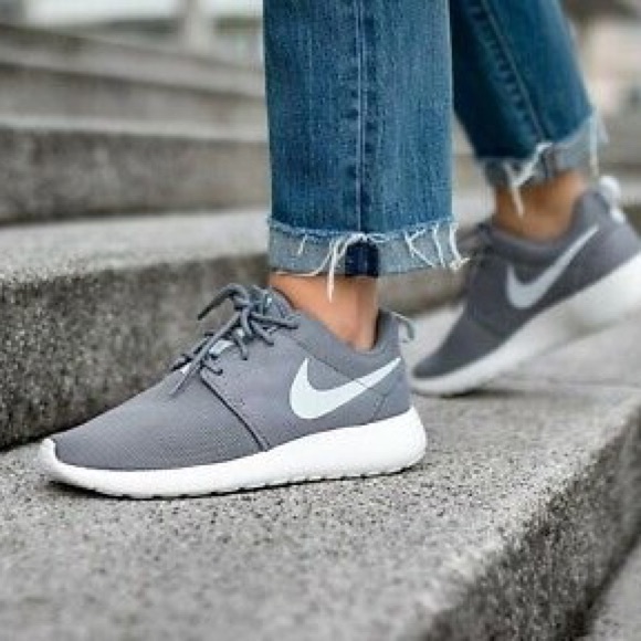 NEW Nike Roshe One Women’s Sneakers - Picture 7 of 7